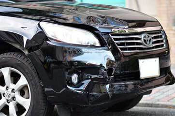 トヨタヴァンガードのフロント事故による損傷の写真