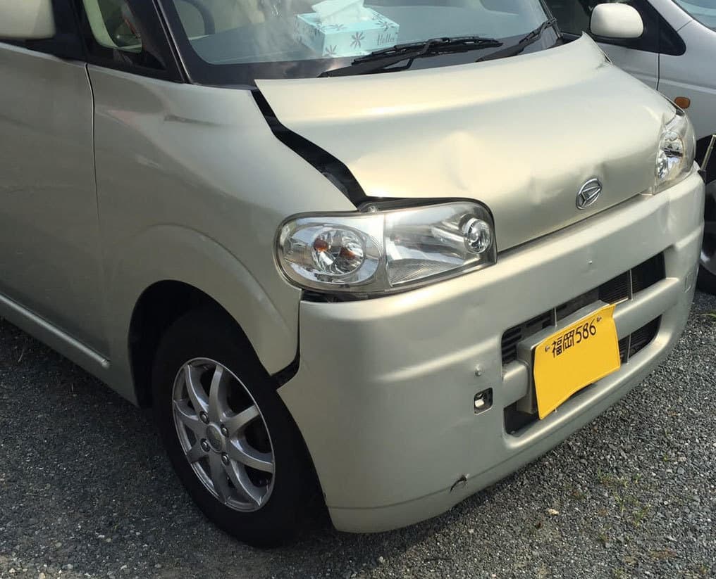 ダイハツタント板金塗装修理前