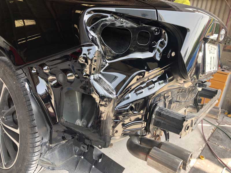 トヨタ86パネル修復中